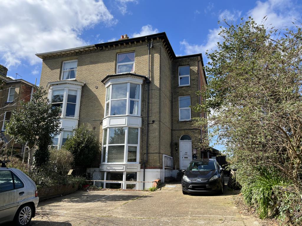 Lot: 103 - FOUR FREEHOLD FLATS FOR INVESTMENT - Four Freehold Flats for Investment Sale by Auction